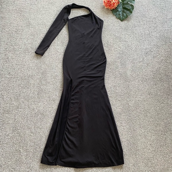 ⭐️HP!⭐️ Beautiful Black Dress - Picture 5 of 12
